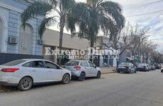 Desde hace tiempo nuevamente depositan vehículos sobre 9 de Julio al 200