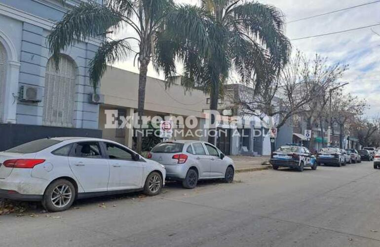 Desde hace tiempo nuevamente depositan vehículos sobre 9 de Julio al 200