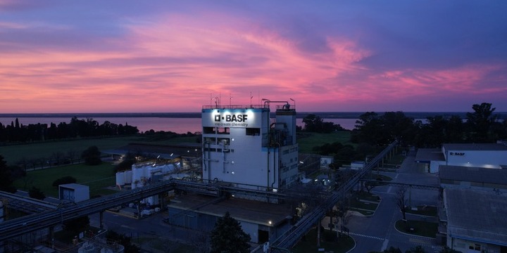 Imagen de BASF firma un acuerdo con Genneia para el abastecimiento de energía eléctrica de origen renovable en todas sus plantas productivas
