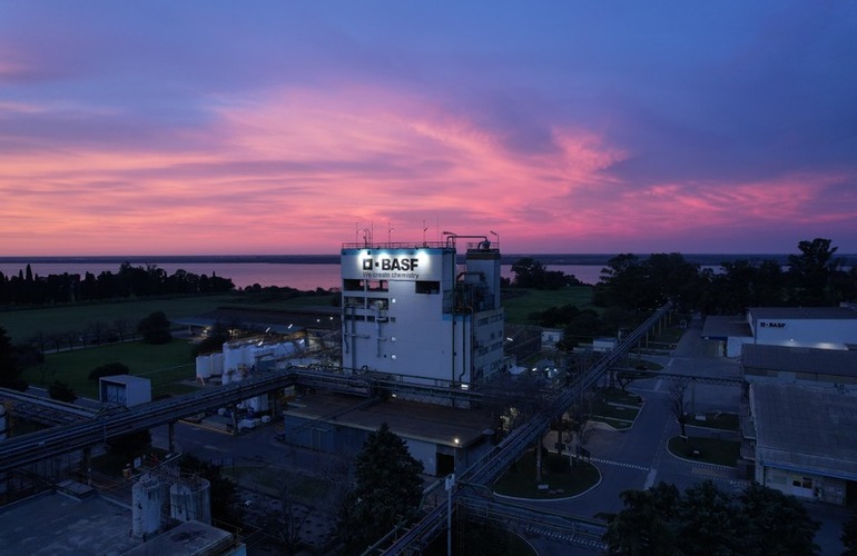 Imagen de BASF firma un acuerdo con Genneia para el abastecimiento de energía eléctrica de origen renovable en todas sus plantas productivas