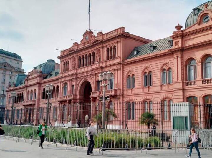 Imagen de Milei eliminó el día no laborable del «trabajador del estado»