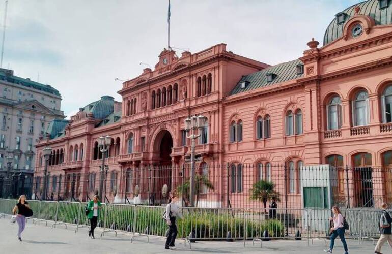 Imagen de Milei eliminó el día no laborable del «trabajador del estado»