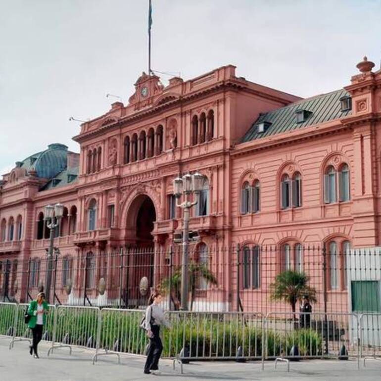 Imagen de Milei eliminó el día no laborable del «trabajador del estado»
