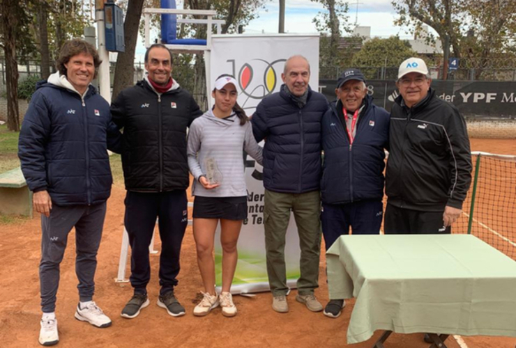 Imagen de Tenis: Luana Cáceres se coronó Campeona ITF en Rosario