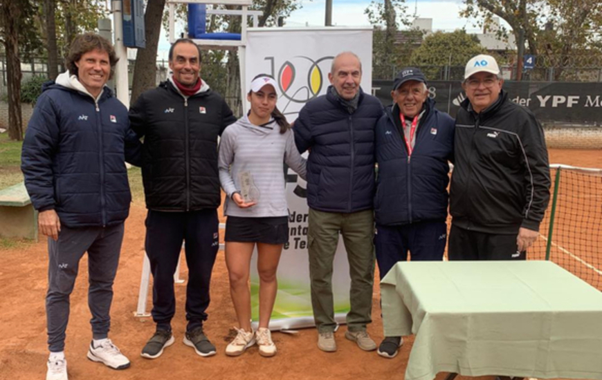 Imagen de Tenis: Luana Cáceres se coronó Campeona ITF en Rosario