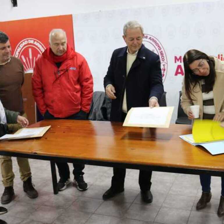 Hoy por la mañana se abrieron los sobres de licitación.