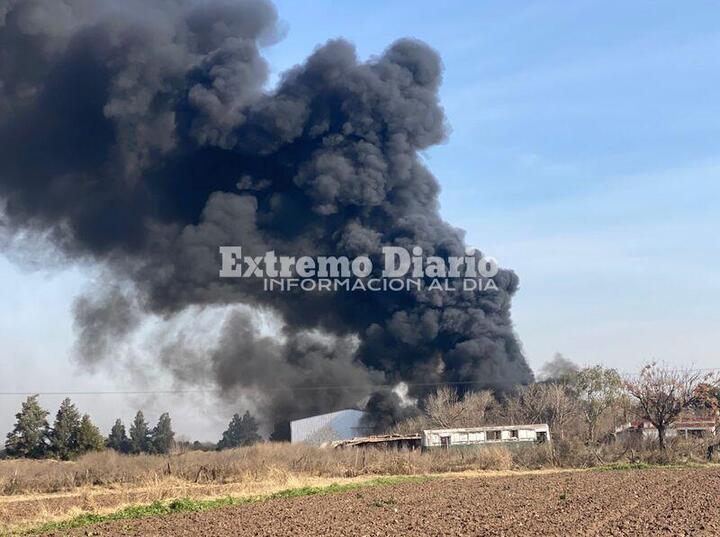 Imagen de Incendio de grandes proporciones afectó a la planta Kumen - Co