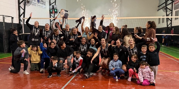 Imagen de El Maxi Vóley Femenino de Unión se consagró Campeón en categoría E
