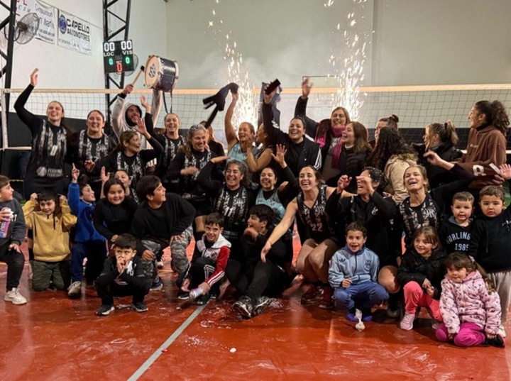 Imagen de El Maxi Vóley Femenino de Unión se consagró Campeón en categoría E