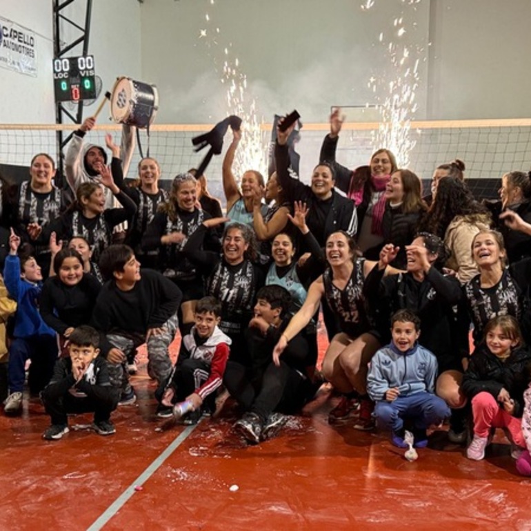 Imagen de El Maxi Vóley Femenino de Unión se consagró Campeón en categoría E