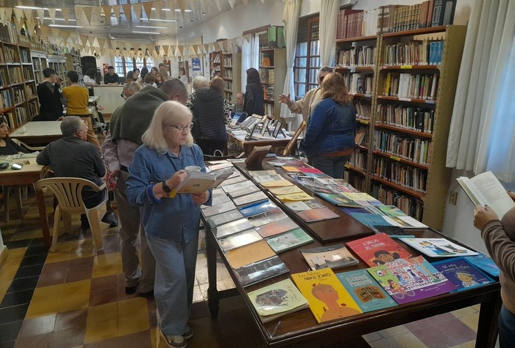 Imagen de La Biblioteca Popular de Arroyo Seco celebró con éxito la Feria del Libro de Escritores Locales