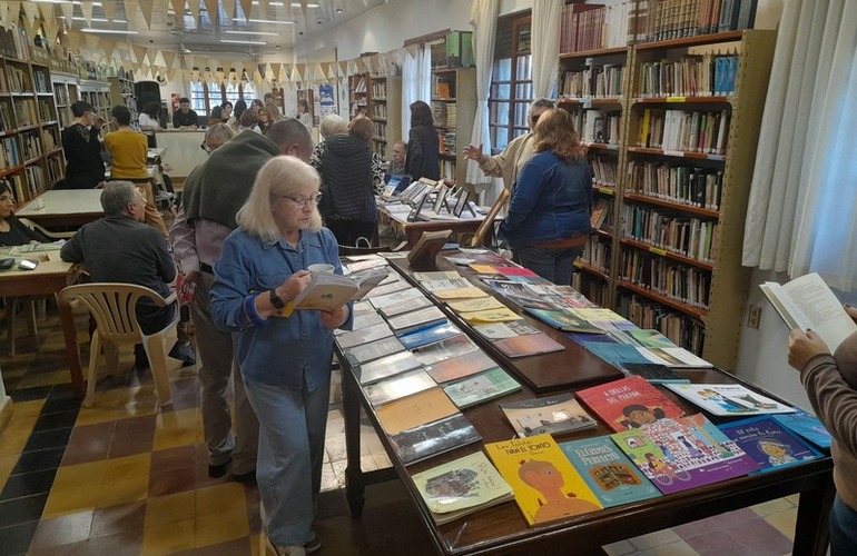 Imagen de La Biblioteca Popular de Arroyo Seco celebró con éxito la Feria del Libro de Escritores Locales