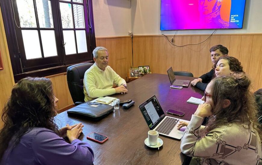 Autoridades del Ministerio de Ambiente y Cambio Climático de la Provincia de Santa Fe previo a la recorrida por el ex basural.