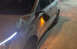 Así quedó el auto tras la embestida.