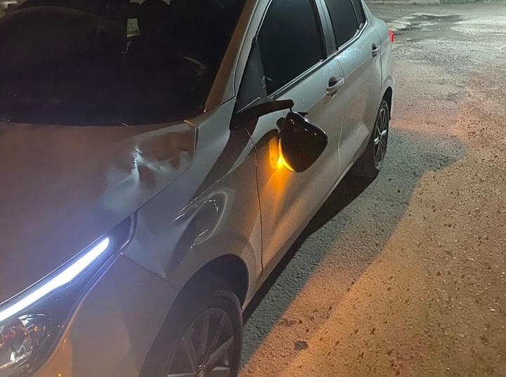 Así quedó el auto tras la embestida.