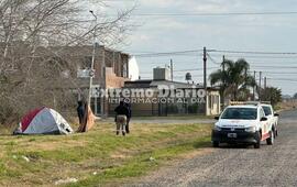 La semana pasada Control Urbano y policía desalojaron a un hombre que estaba en una carpa cerca del Club Rosario Central.