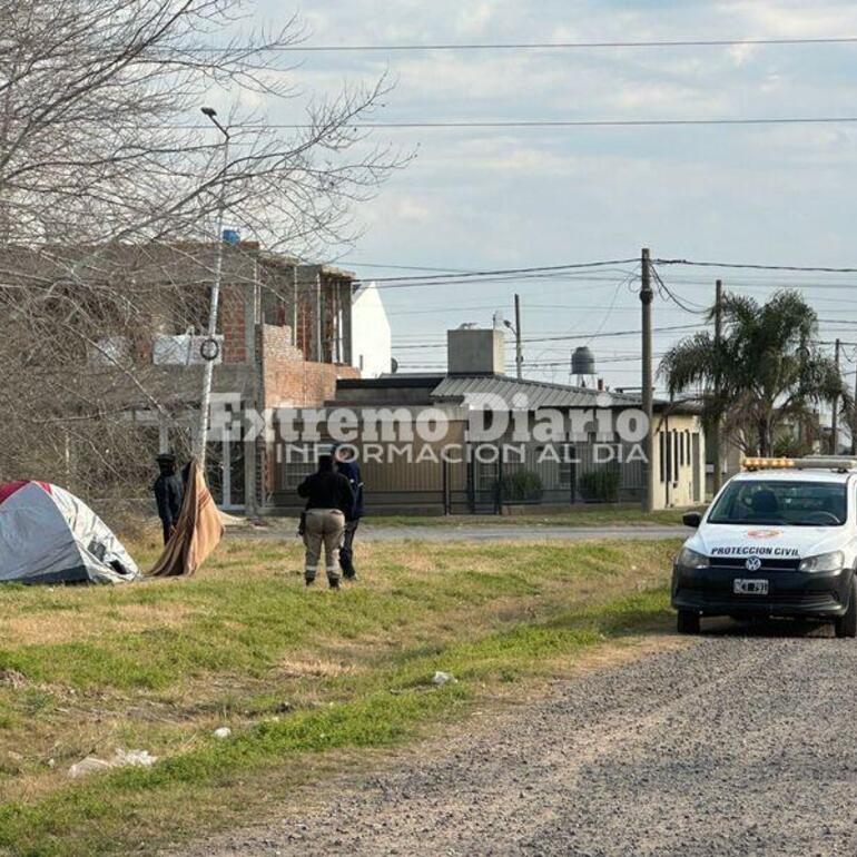 La semana pasada Control Urbano y policía desalojaron a un hombre que estaba en una carpa cerca del Club Rosario Central.