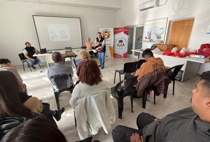 Imagen de Capacitación en Primeros Auxilios y RCP en Pavón: compromiso con la prevención y el cuidado comunitario