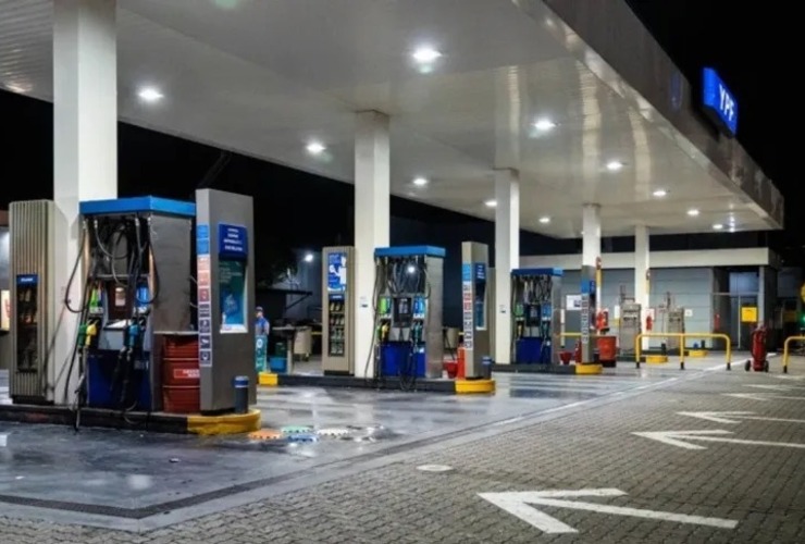 Imagen de Nuevo aumento de combustibles: las naftas suben otro 2,5%