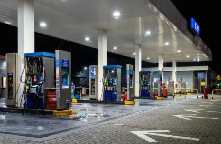 Imagen de Nuevo aumento de combustibles: las naftas suben otro 2,5%