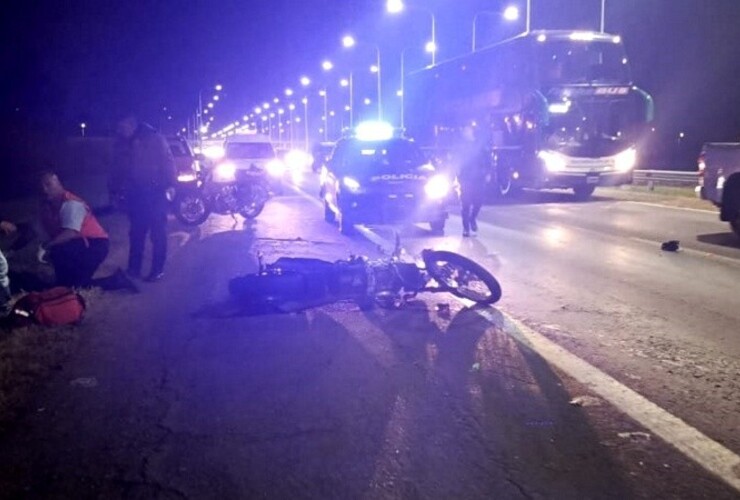 Dos motos chocaron y sus conductores resultaron gravemente heridos.
