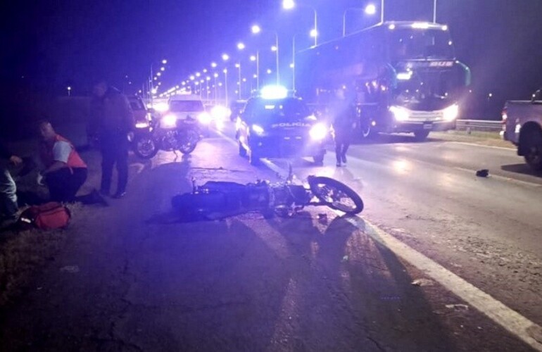 Dos motos chocaron y sus conductores resultaron gravemente heridos.