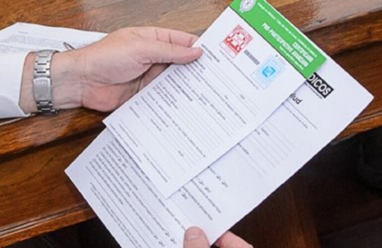 No habr&aacute; que hacer m&aacute;s colas en el Colegio para comprar los certificados en papel. (Facebook)