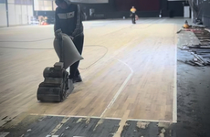 Imagen de Unión realiza remodelación en el piso de parquet, con cambios de maderas