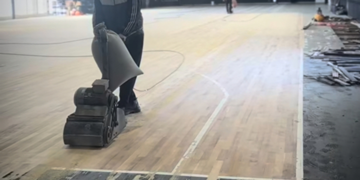 Imagen de Unión realiza remodelación en el piso de parquet, con cambios de maderas