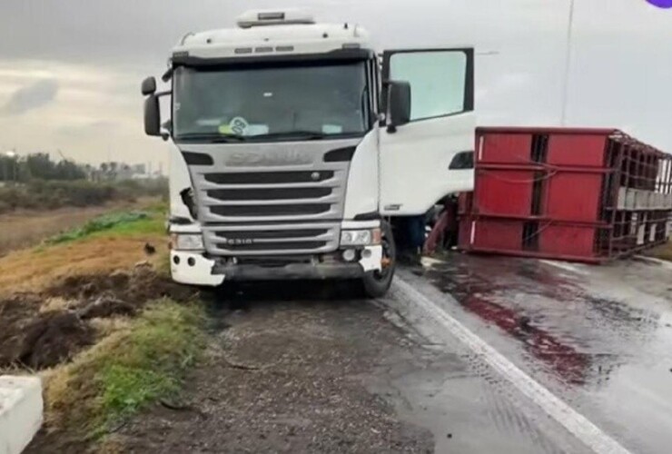 Los desvíos se realizan por la ruta A012 hacia Ricardone.