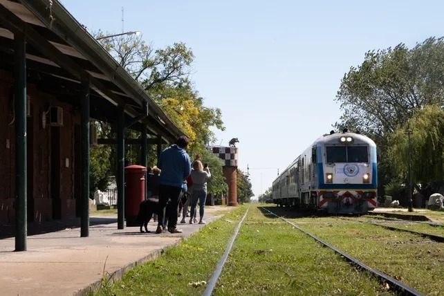 Ca&ntilde;ada de G&oacute;mez. El tren de cercan&iacute;a cumpli&oacute; una prueba el 30 de marzo. Volver&aacute; a circular tras 44 a&ntilde;os.