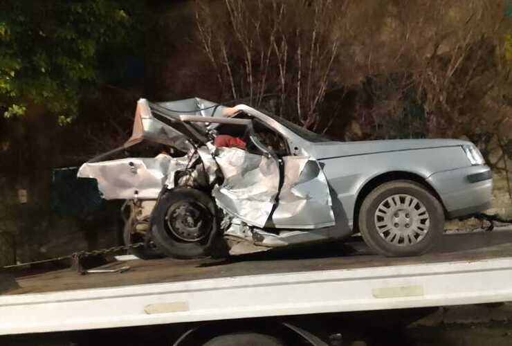 Así quedó uno de los vehículos involucrados en el accidente.