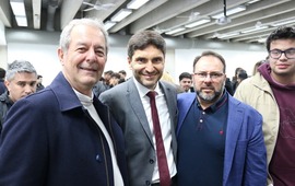 El Intendente y Cristian Rojas junto al Gobernador, Maximiliano Pullaro.