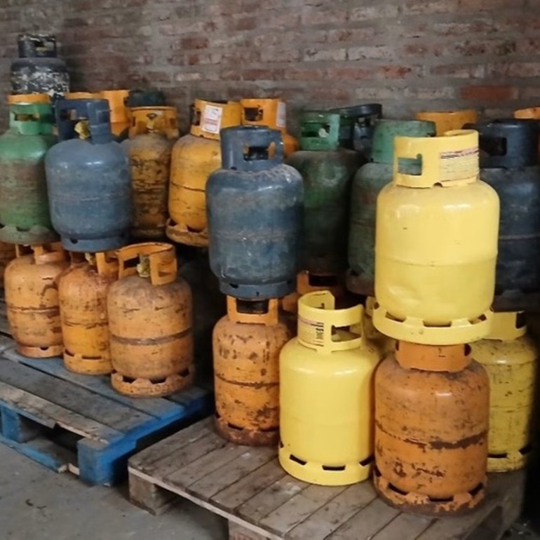 Imagen de Clausuraron distribuidora mayorista con 30 garrafas sin medidas de seguridad y sin habilitación