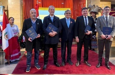 Imagen de Tonelli recibió un reconocimiento por su respaldo a la comunidad peruana