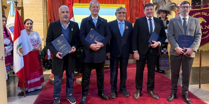 Imagen de Tonelli recibió un reconocimiento por su respaldo a la comunidad peruana