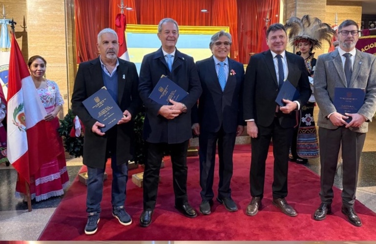Imagen de Tonelli recibió un reconocimiento por su respaldo a la comunidad peruana