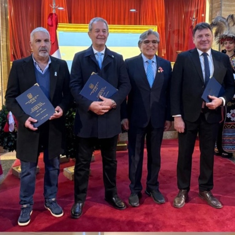 Imagen de Tonelli recibió un reconocimiento por su respaldo a la comunidad peruana