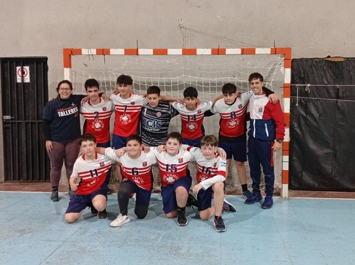 Imagen de Handball: La categoría Menores Varones de Talleres, debutaron en la Liga Rosarina