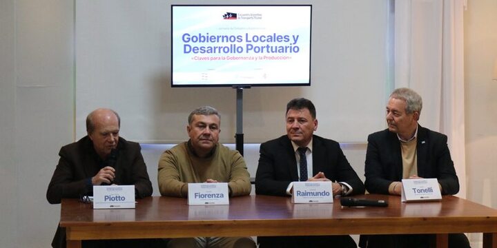 Imagen de Tonelli participó del Encuentro Argentino de Transporte Fluvial