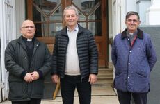 El Padre Juan Chiappe visitó la Municipalidad.