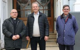 El Padre Juan Chiappe visitó la Municipalidad.