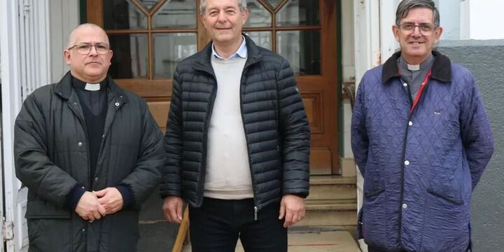 El Padre Juan Chiappe visitó la Municipalidad.