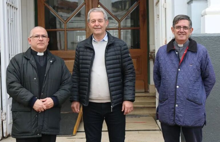 El Padre Juan Chiappe visitó la Municipalidad.