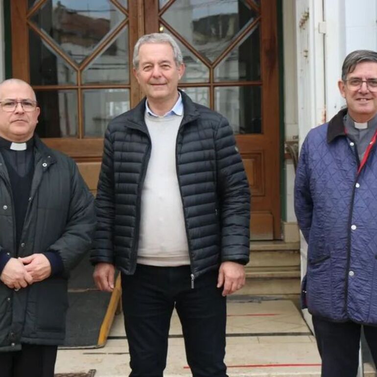 El Padre Juan Chiappe visitó la Municipalidad.