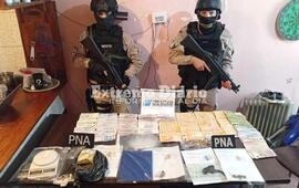 Imagen de Entre Arroyo Seco y Rosario: Ocho detenidos y m&aacute;s de 13 millones de pesos en bienes secuestrados tras m&uacute;ltiples allanamientos por microtr&aacute;fico