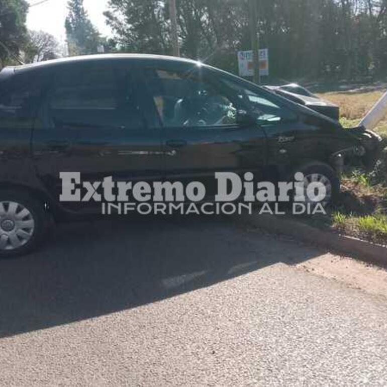 Imagen de Un automóvil chocó contra una columna de alumbrado en Ruta 21