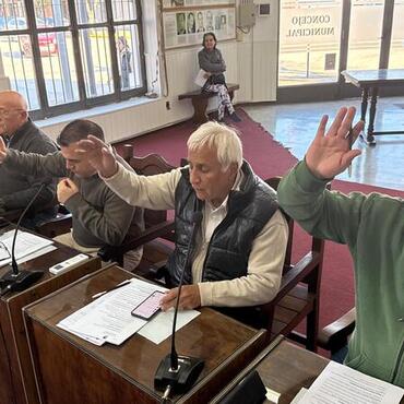 La propuesta de Attoresi, Stéfano y Coradini resultó aprobada.