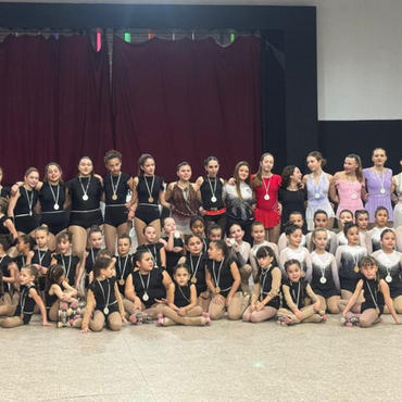 Imagen de Exhibición de Patín Artístico de Unión en el gimnasio principal