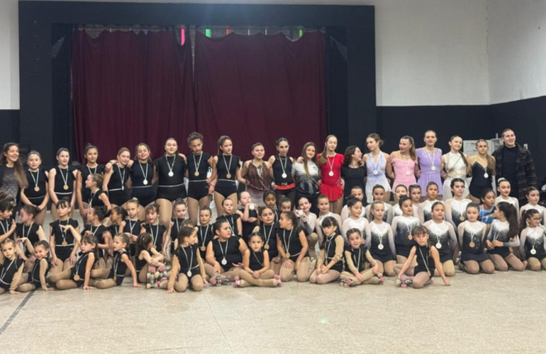 Imagen de Exhibición de Patín Artístico de Unión en el gimnasio principal